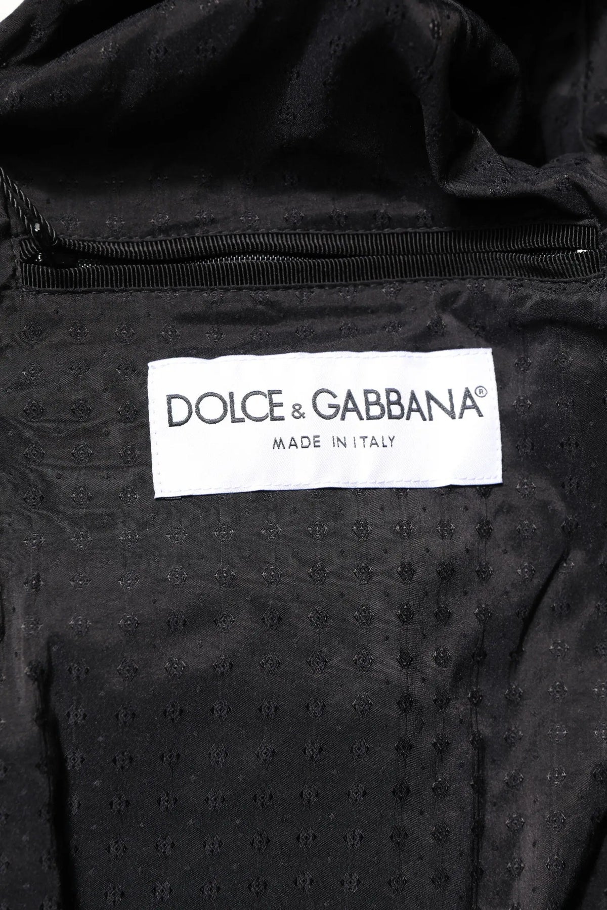 Étiquette intérieure noire dolce & gabbana en cuir dagneau noir avec zip intégral fabriquée en italie