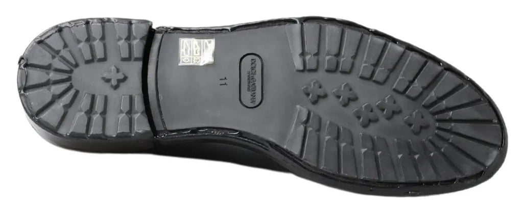 Semelle arrière noire en caoutchouc avec motifs croix embossés sur chaussures derby en cuir dolce & gabbana