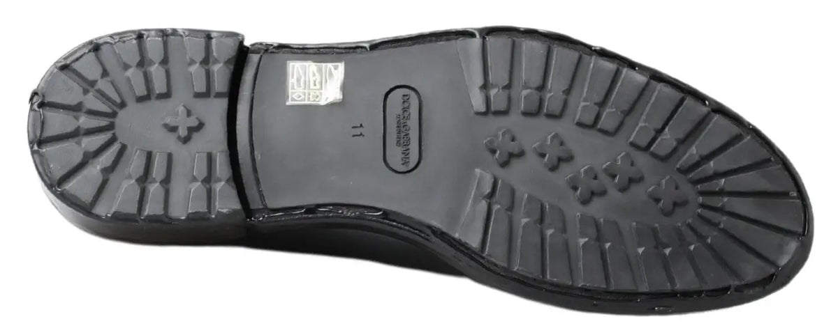 Semelle arrière noire en caoutchouc avec motifs croix embossés sur chaussures derby en cuir dolce & gabbana
