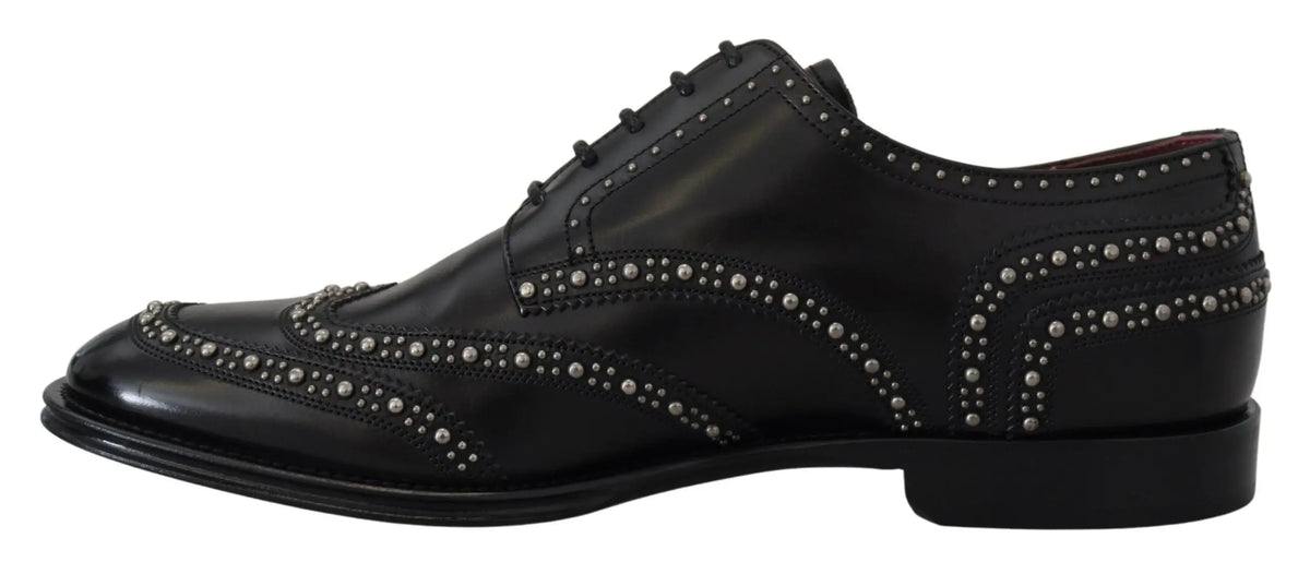 Chaussure derby noire en cuir dolce & gabbana avec clous argentés sur la brogue au bout et sur les côtés