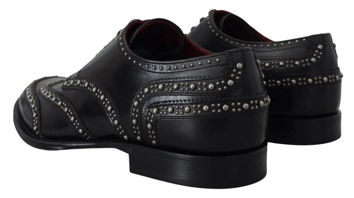 Dolce & gabbana derby noir en cuir avec clous argentés décoratifs sur les motifs brogue