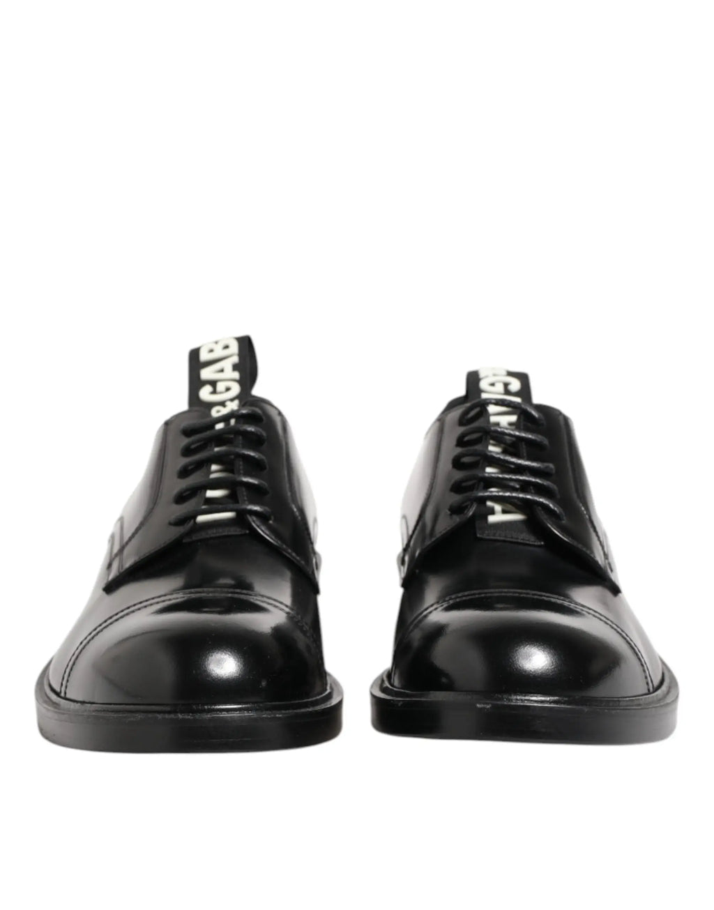 Dolce & gabbana chaussures derby noires en cuir verni avec logo gab blanc sur la languette pour homme formelles