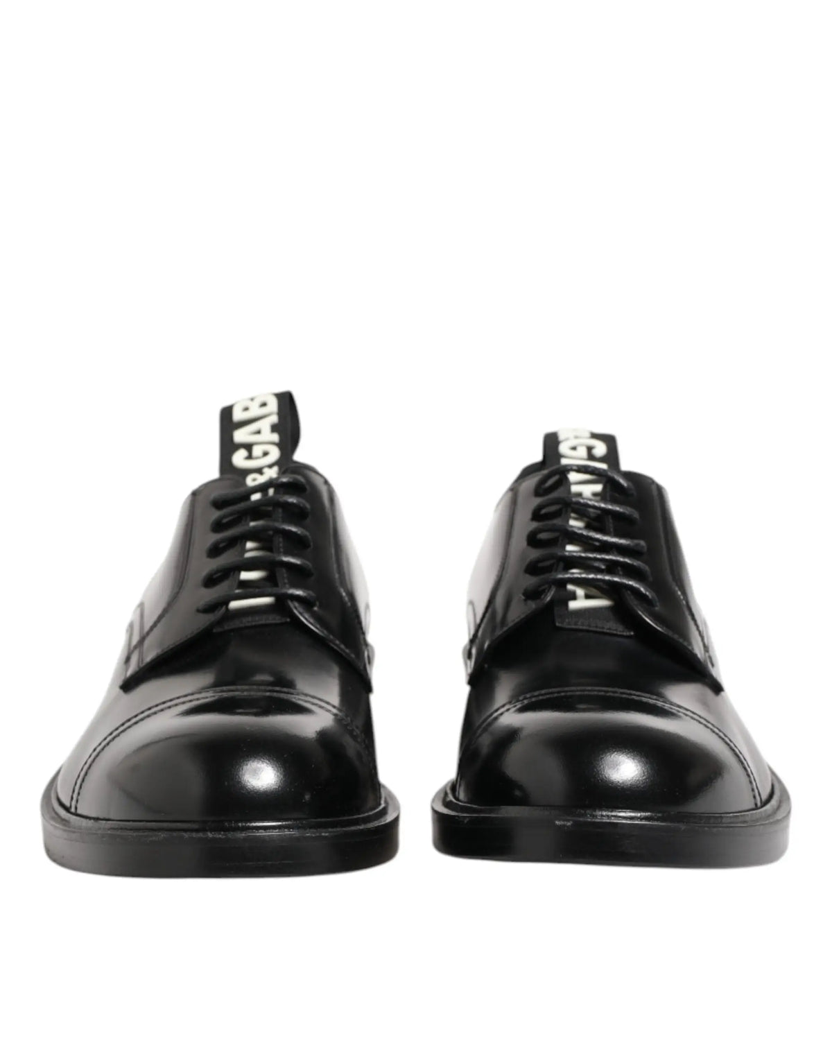 Dolce & gabbana chaussures derby noires en cuir verni avec logo gab blanc sur la languette pour homme formelles