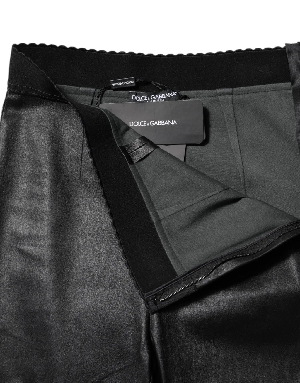 Pantalon noir en cuir synthétique dolce & gabbana avec taille élastique à bords festonnés et étiquette intérieure visible
