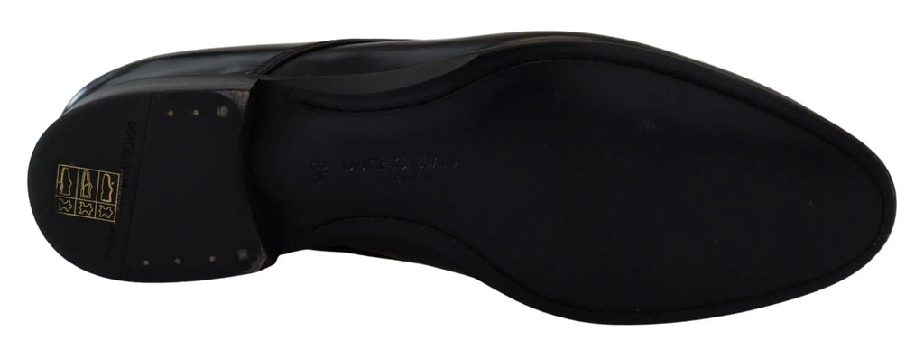 Semelle arrière de chaussure formelle en cuir noir dolce & gabbana avec étiquette de marque dorée