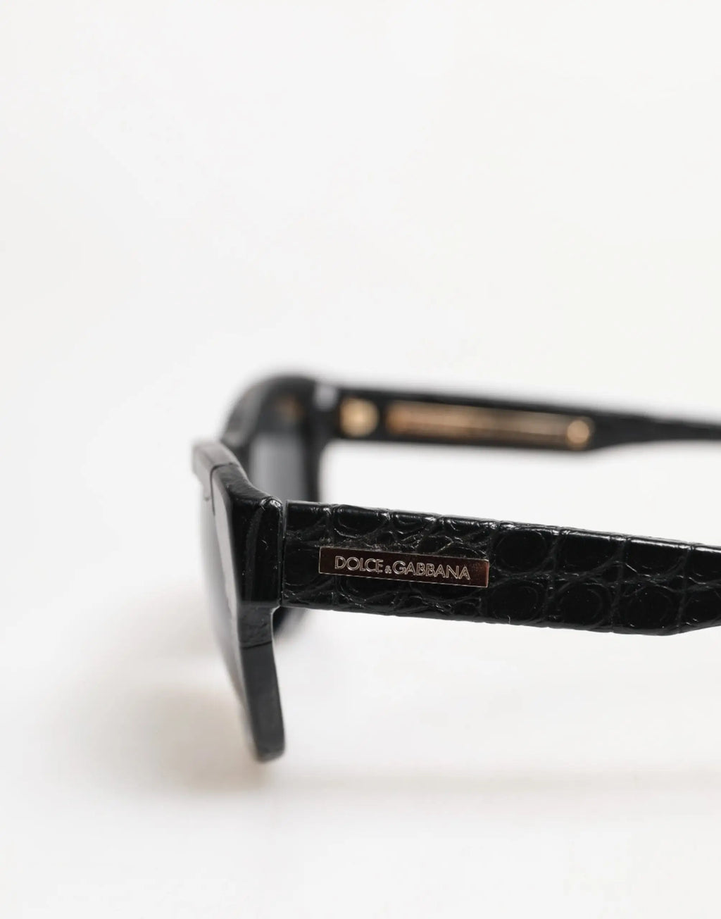 Lunettes de soleil dolce & gabbana dg4177 à monture en cuir crocodile noire avec pont doré et logo plaque