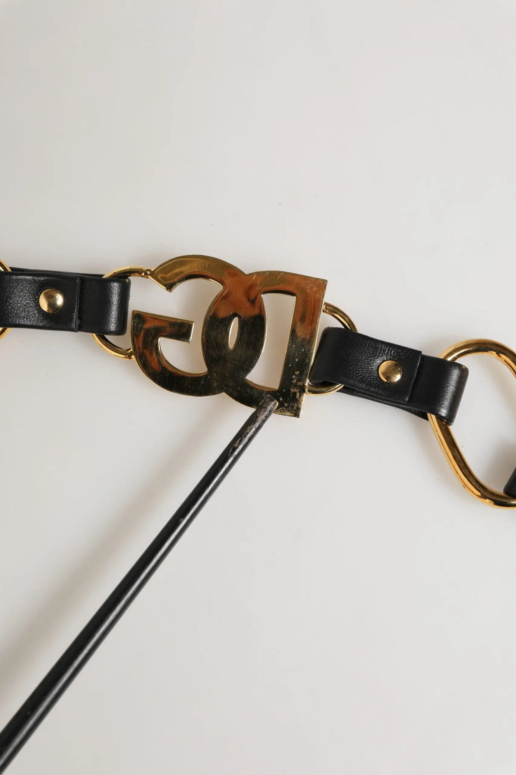 Dolce & gabbana black leather belt with gold-tone interlocking cc logo buckle and matching metal rings