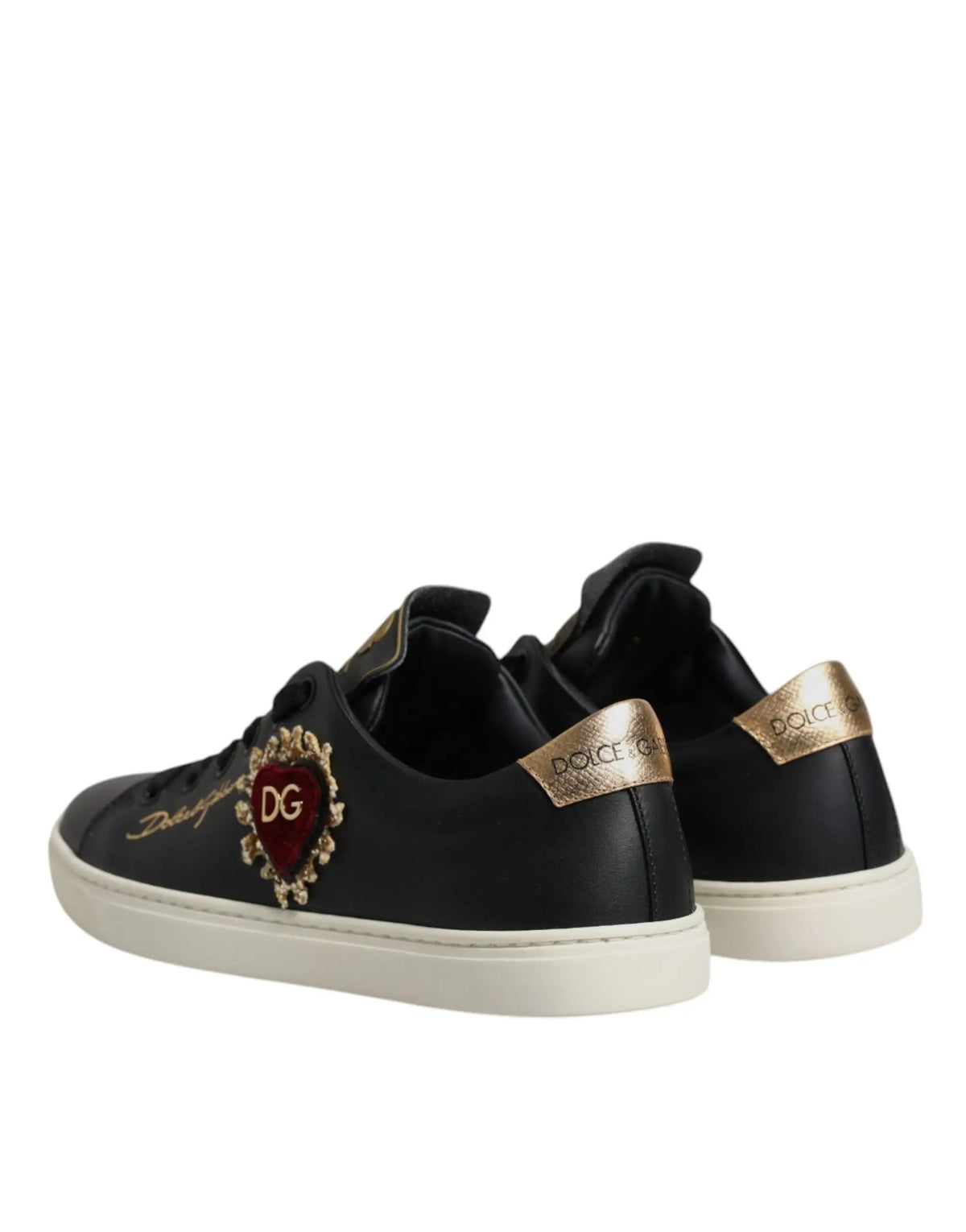 Baskets dolce & gabbana en cuir noir avec logo coeur rouge orné et marque métallique dorée au talon