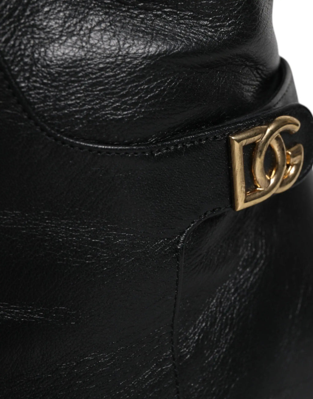 Bottes noires en cuir dolce gabbana avec talons hauts et fermoir logo dg doré