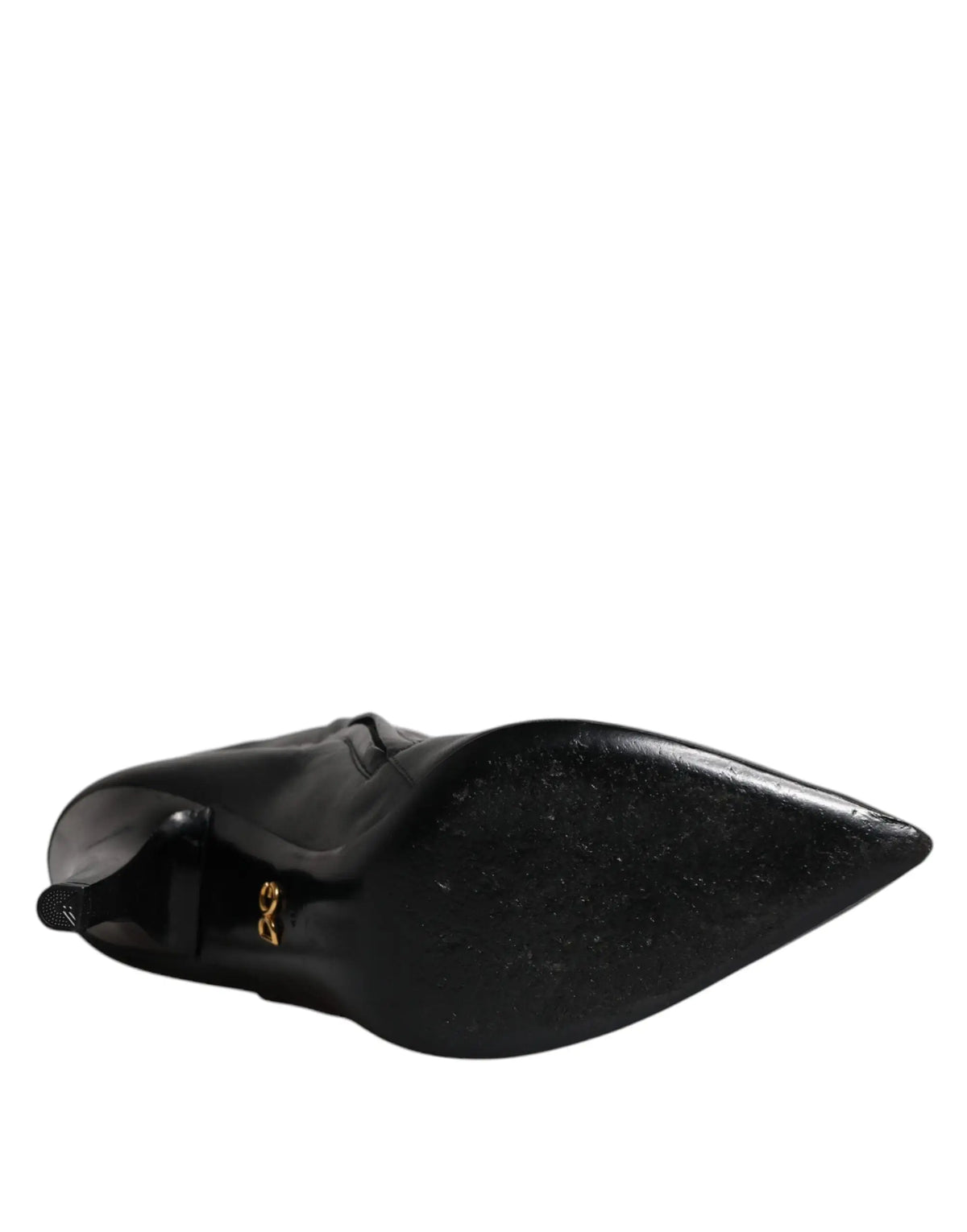 Bottes dolce & gabbana en cuir verni noir à bout pointu avec logo doré visible sur le talon, vue arrière