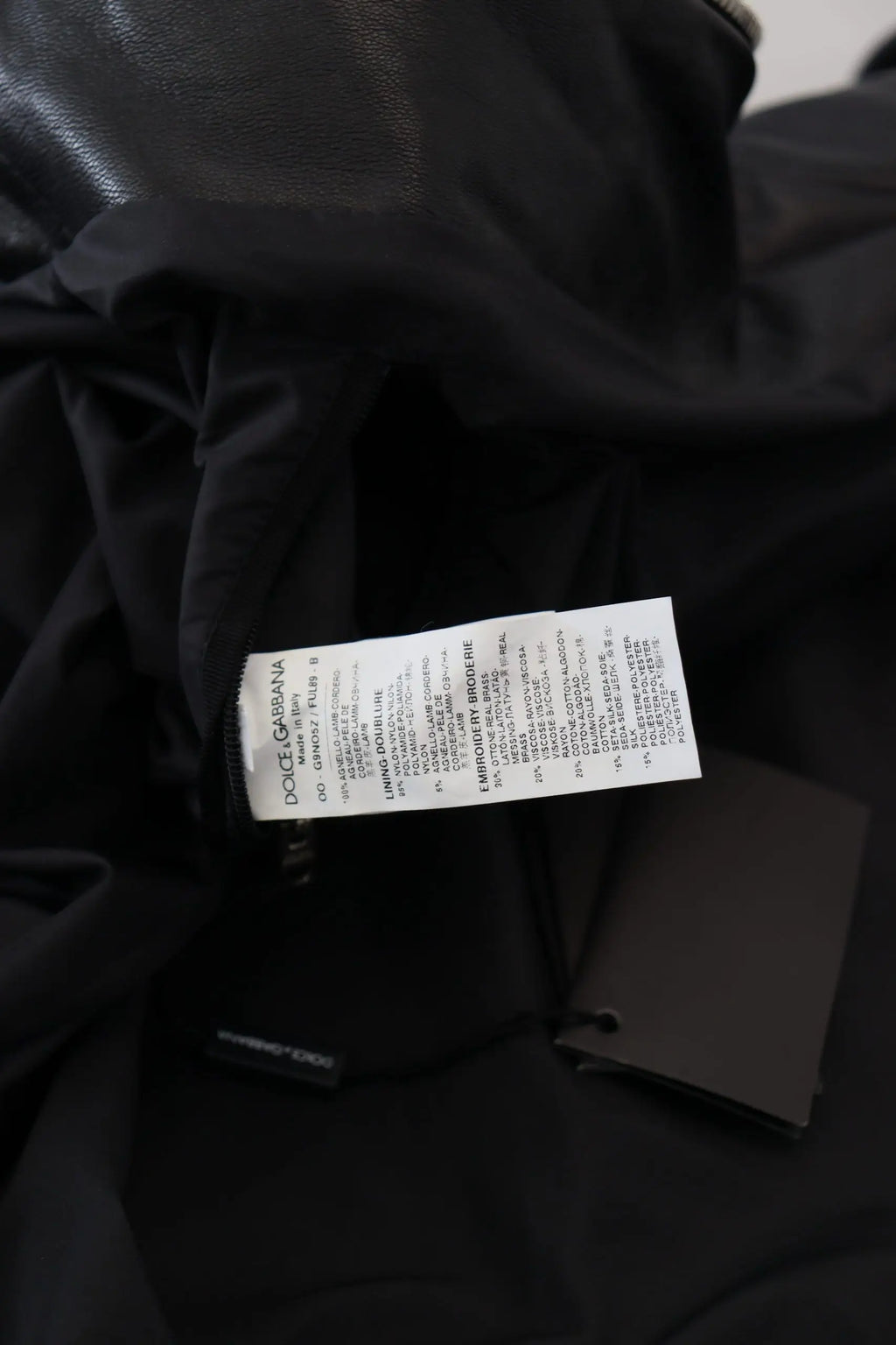 Étiquette d entretien noire dolce gabbana sur blouson à capuche en cuir noir pour homme