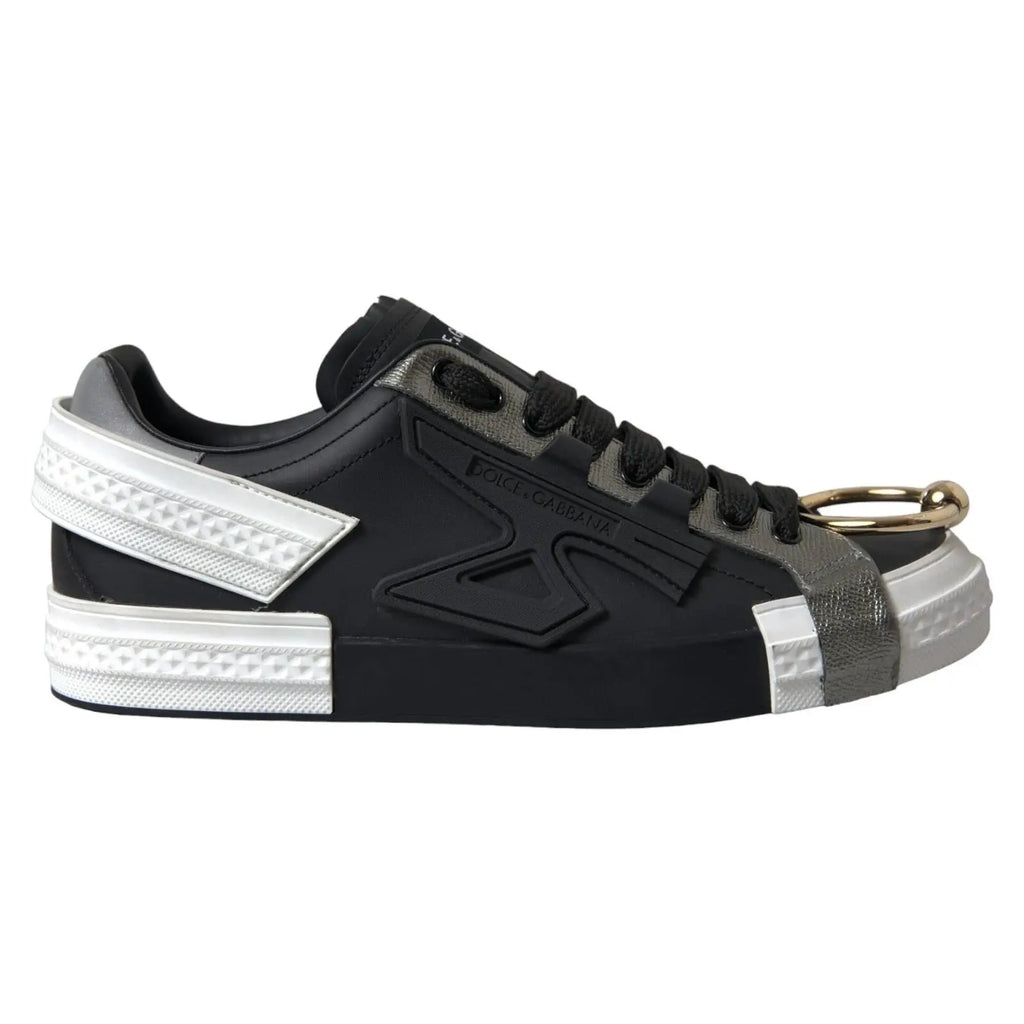 Dolce & gabbana chaussure portofino basse en cuir noir avec accents argentés métalliques et anneau doré au bout