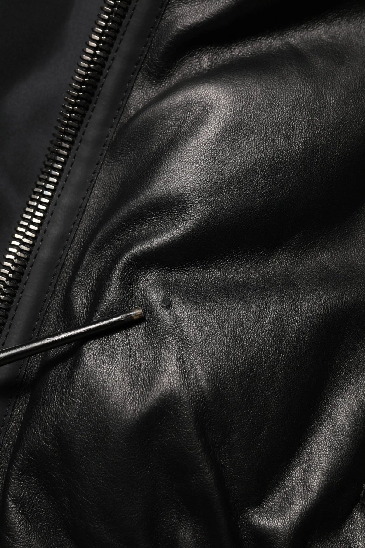 Dolce & Gabbana blouson noir en cuir et nylon avec fermeture éclair le long de la couture