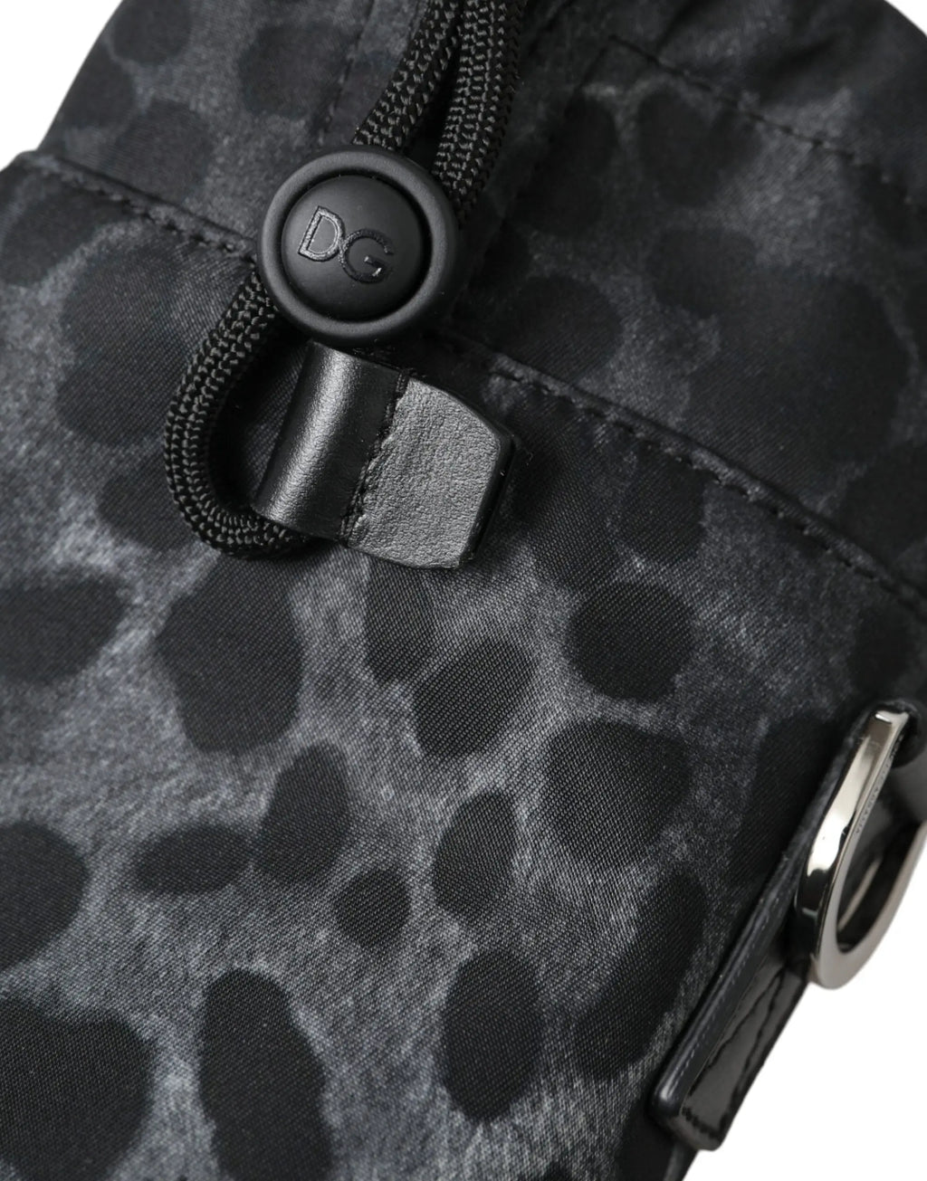 Pochette en nylon noir et gris imprimé léopard avec bouton noir dg pour sac porte-bouteille rond slim dolce & gabbana