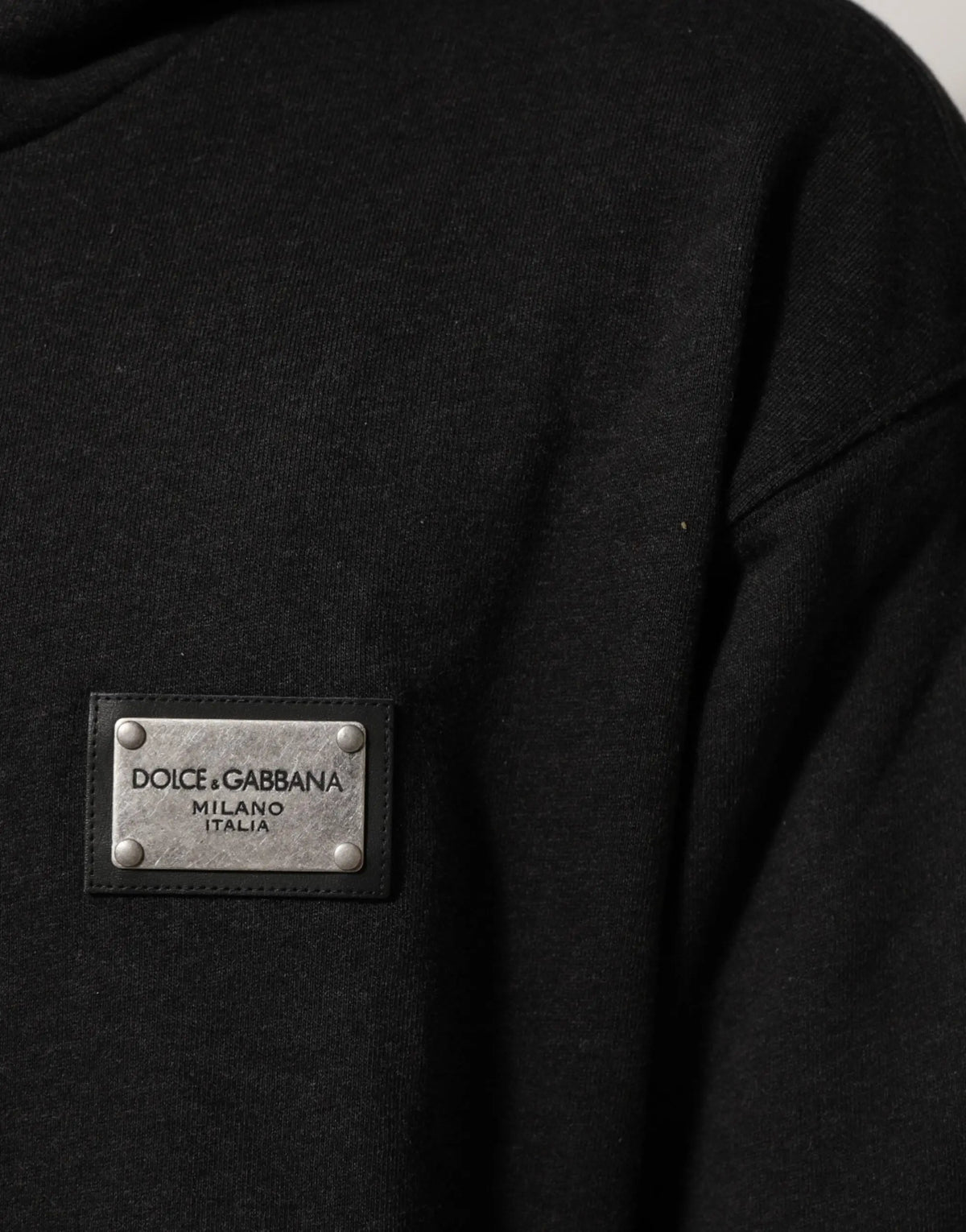 Sweat à capuche dolce & gabbana noir avec plaque métallique argentée embossée dolce&gabbana milano italia