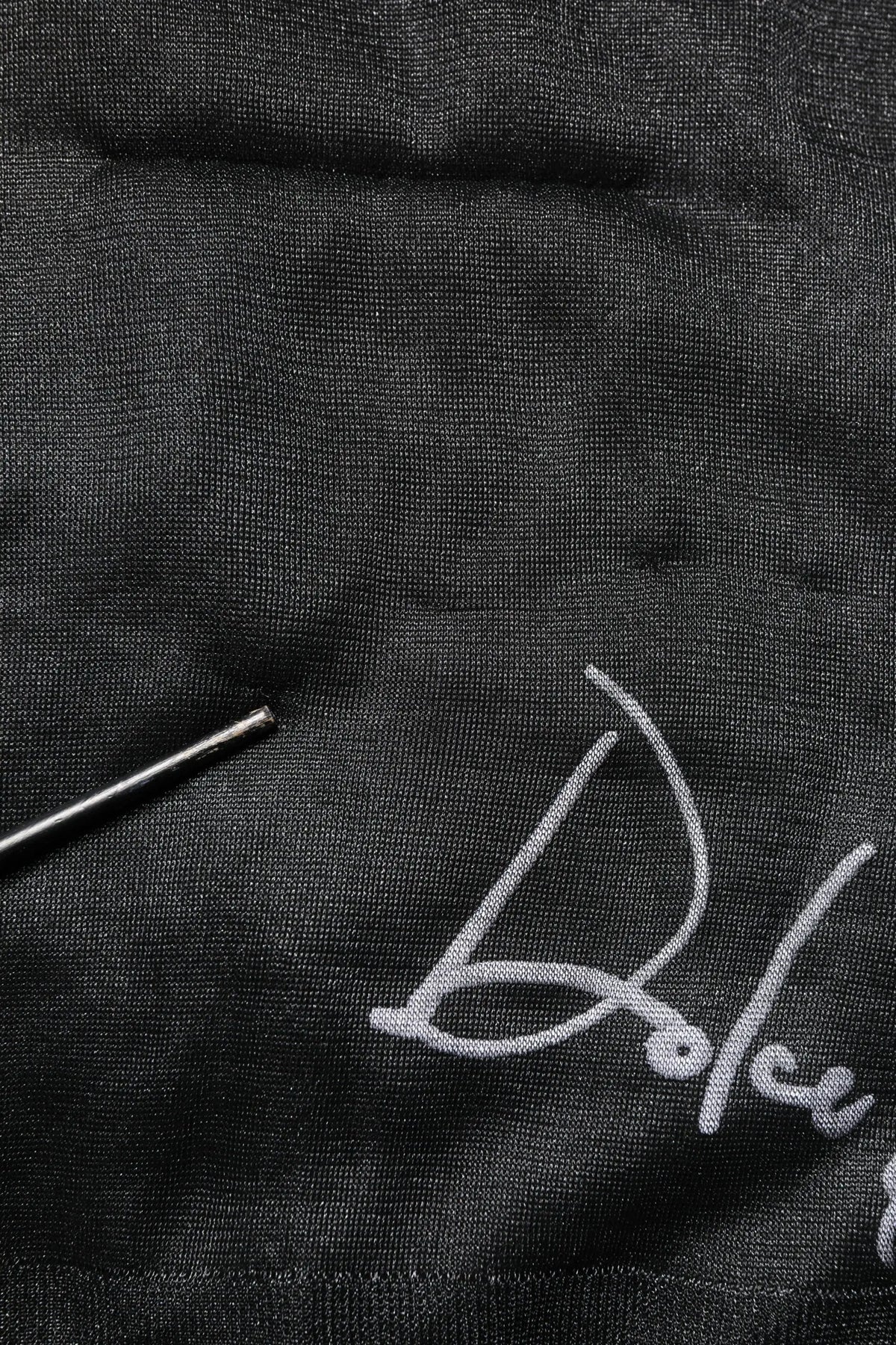 Pull à col rond en maille dolce gabbana noir avec logo dolce brodé en argent sur tissu texturé noir