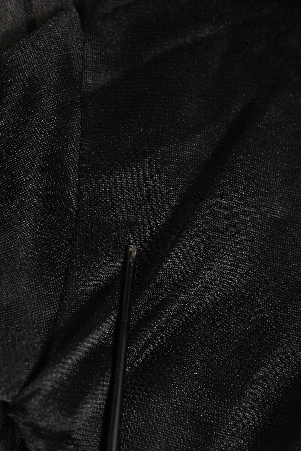 Dolce & gabbana sweat-shirt noir en polyester avec tissu texturé légèrement brillant et petite fermeture éclair métallique