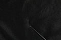 Tissu noir texturé avec une petite aiguille sombre traversant un sweatshirt dolce & gabbana noir en polyester col rond