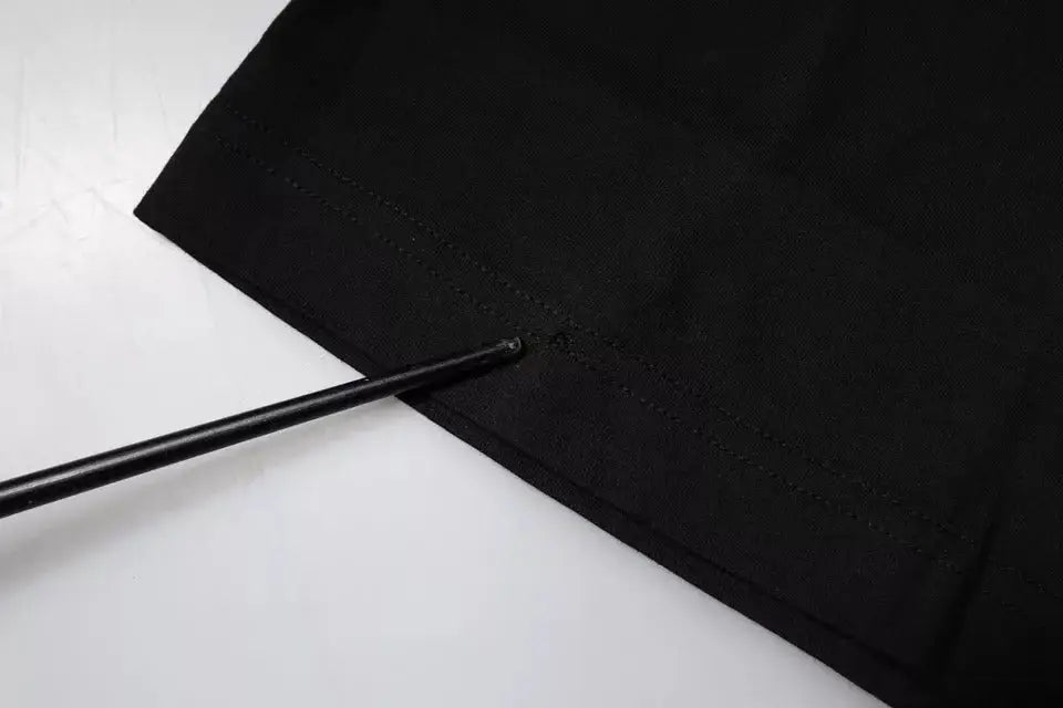 Tissu noir avec couture uniforme au bas de t shirt dolce & gabbana en coton à manches courtes avec logo