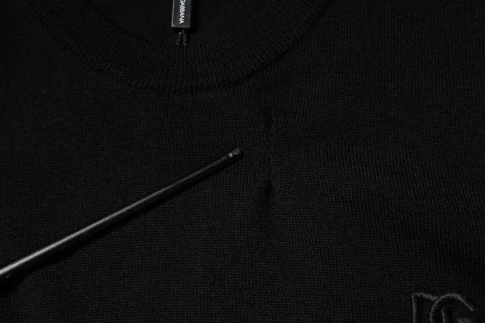 Pull en laine dolce & gabbana noir avec col rond côtelé et logo brodé subtil sur le bas à droite