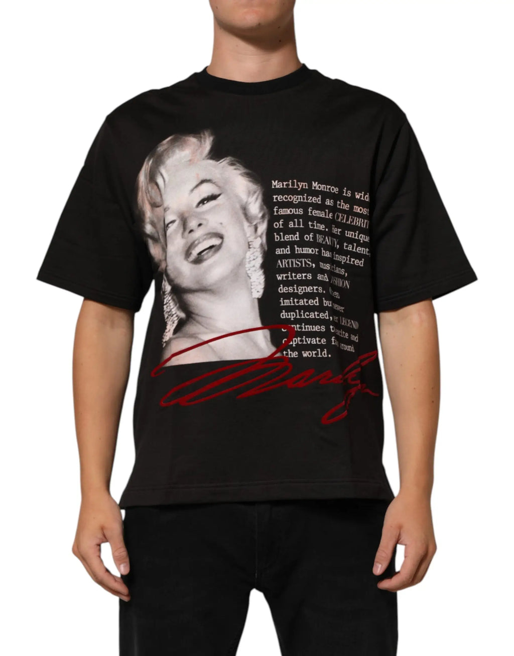 T-shirt noir en coton dolce & gabbana avec portrait noir et blanc de marilyn monroe et texte rouge dessous