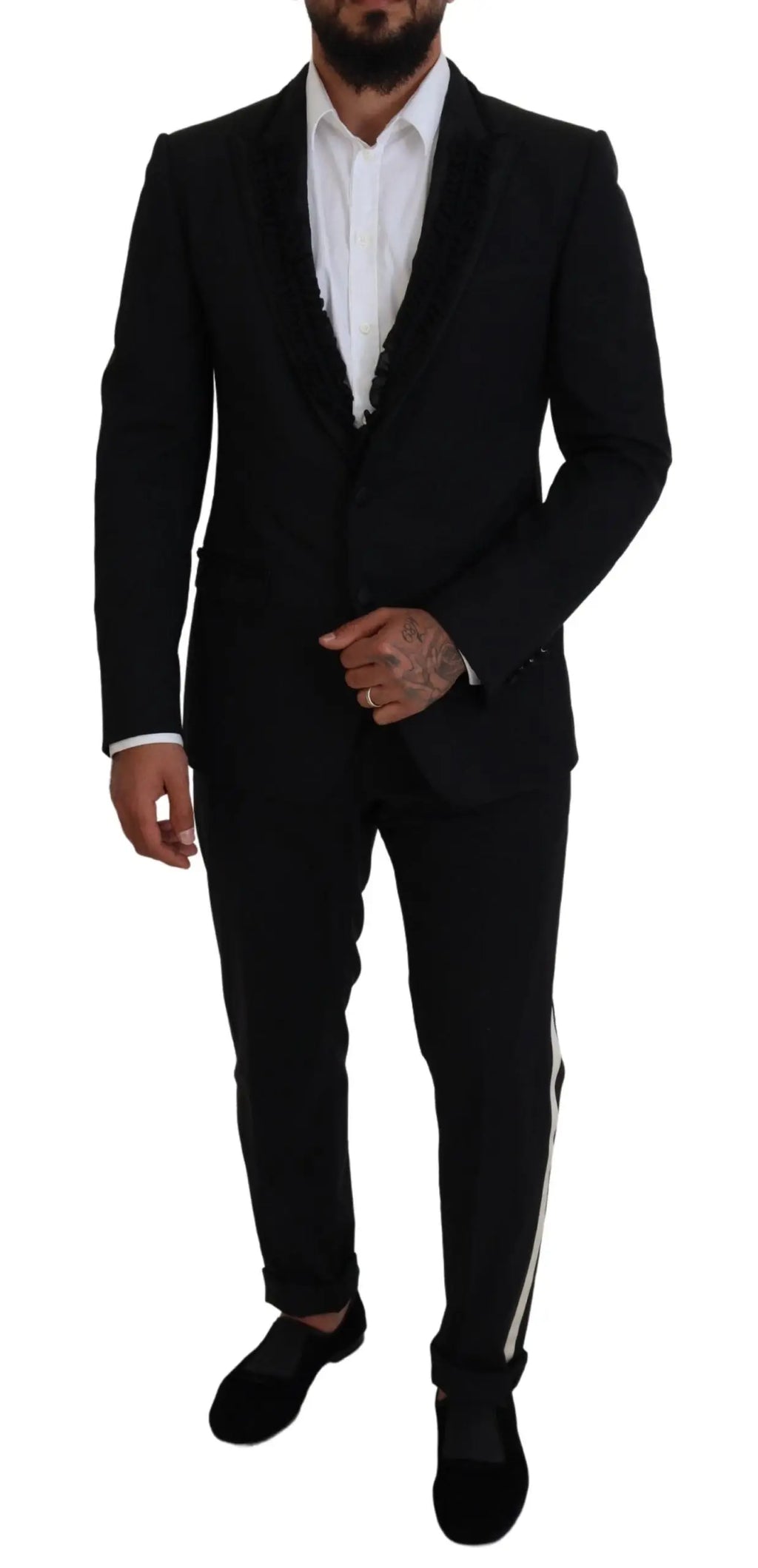 Dolce & gabbana veste blazer slim fit martini noire avec pantalon avec rayure blanche sur le côté portée sur chemise blanche