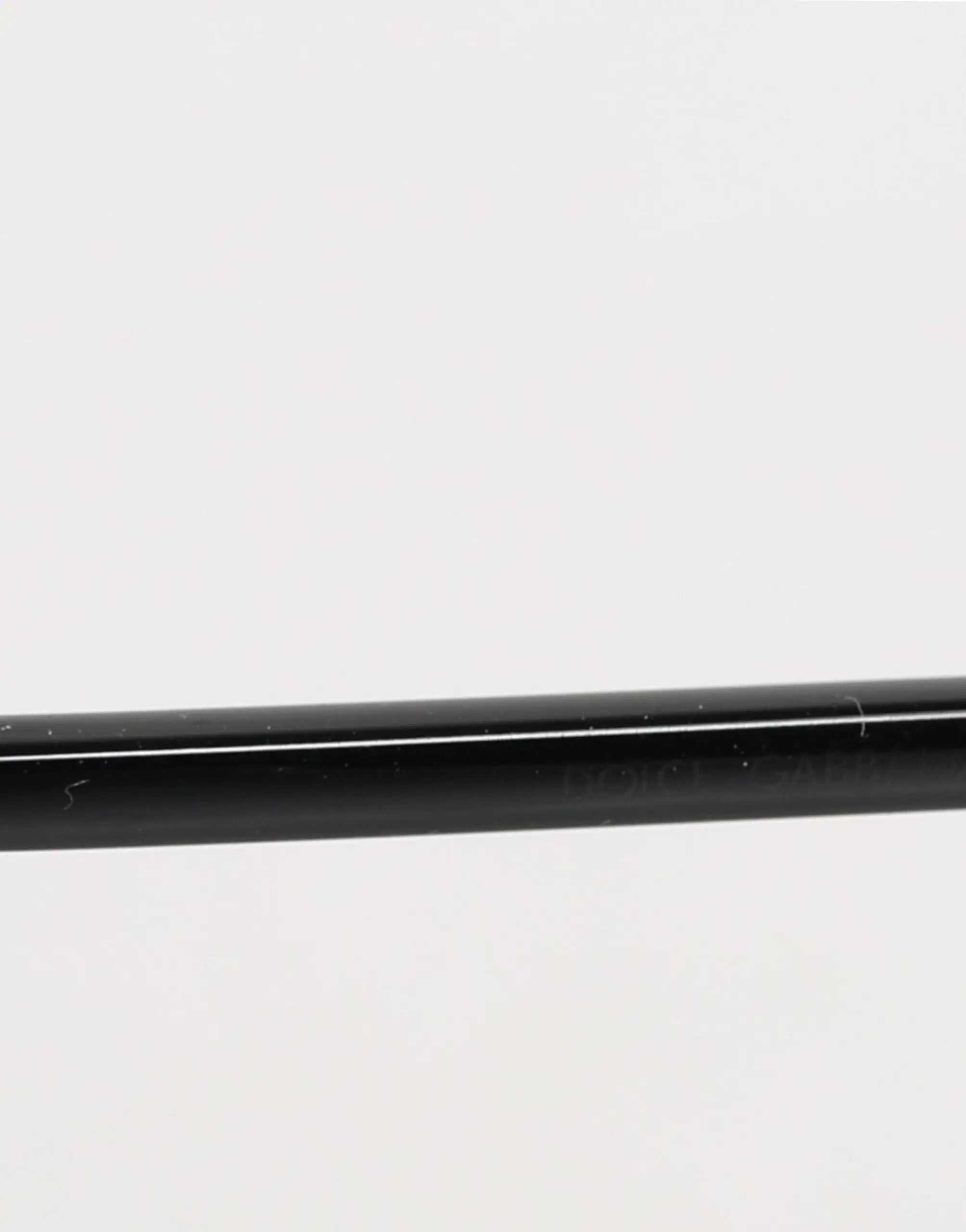 Baril de stylo cylindrique noir avec finition lisse et brillante pour lunettes dolce & gabbana monture métal noir carrée