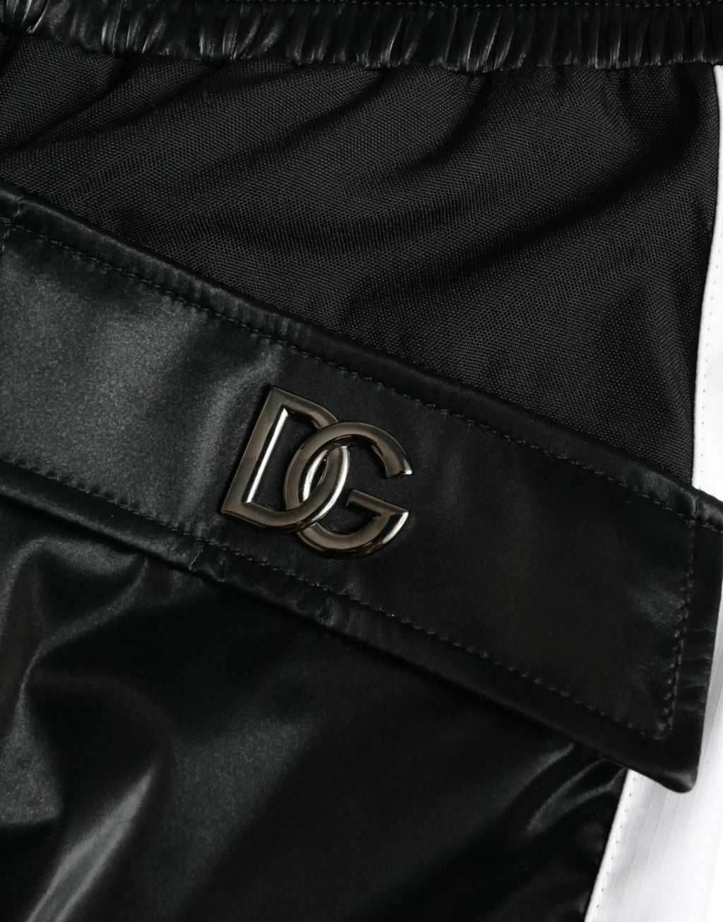 Pantalon jogger cargo en nylon noir dolce & gabbana pour homme avec plaque logo métallique dg sur la taille en satin