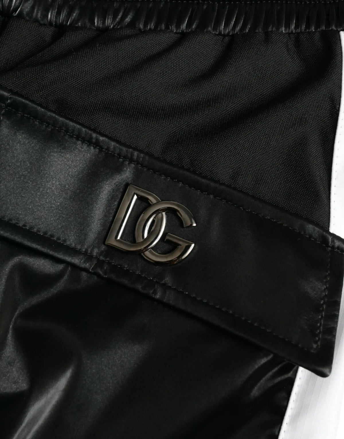 Pantalon jogger cargo en nylon noir dolce & gabbana pour homme avec plaque logo métallique dg sur la taille en satin