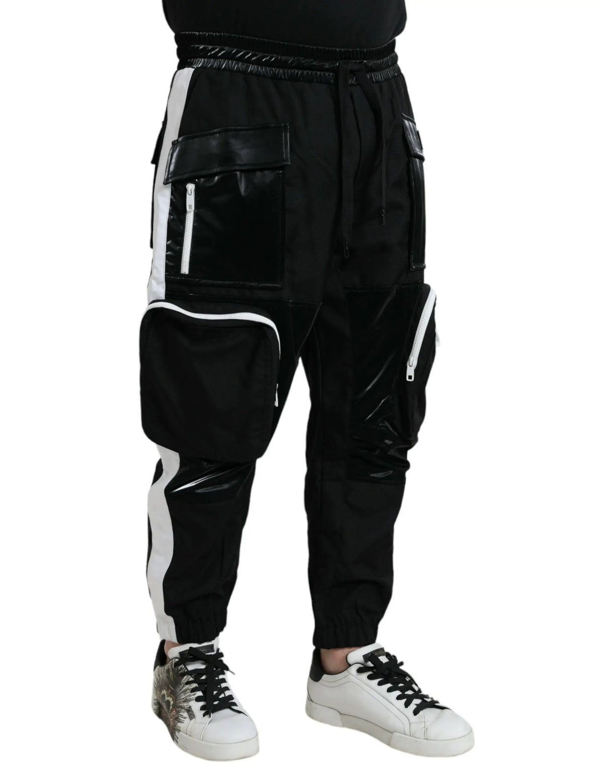 Pantalon cargo noir dolce & gabbana en nylon avec bandes blanches latérales et poches en similicuir noir brillant
