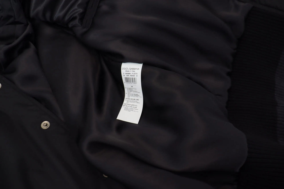 Intérieur de la veste dolce & gabbana noire en nylon avec tissu satin et bouton métallique crystalisé