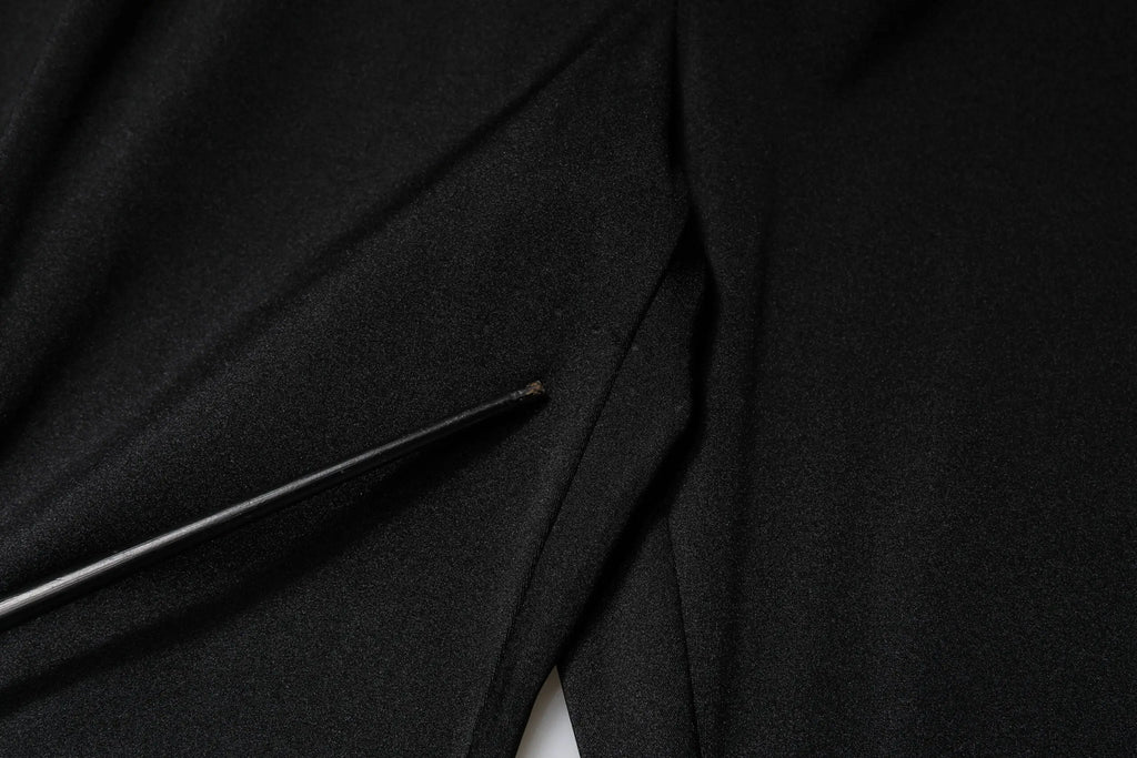 Tissu noir texturé avec un léger éclat et une aiguille métallique sur un pantalon slim taille haute en nylon dolce & gabbana