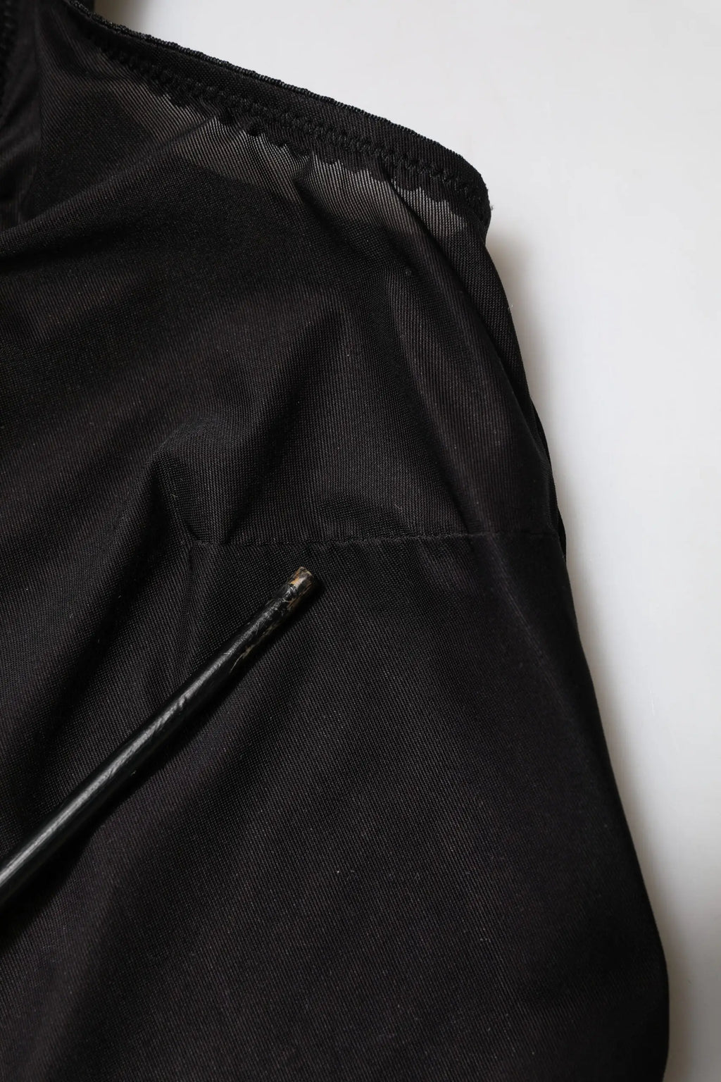 Débardeur dolce & gabbana noir en nylon satiné avec texture côtelée fine et bordure festonnée scallopé