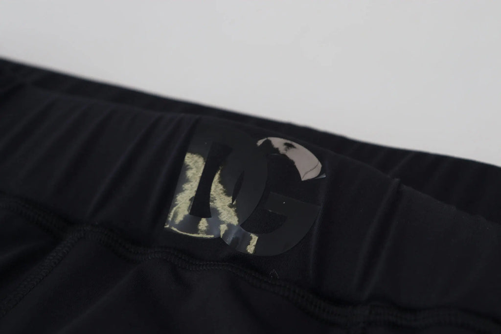 Patch logo dolce & gabbana noir avec détails en feuille d’or métallisée sur la ceinture d’un pantalon de sport nylon stretch slim fit