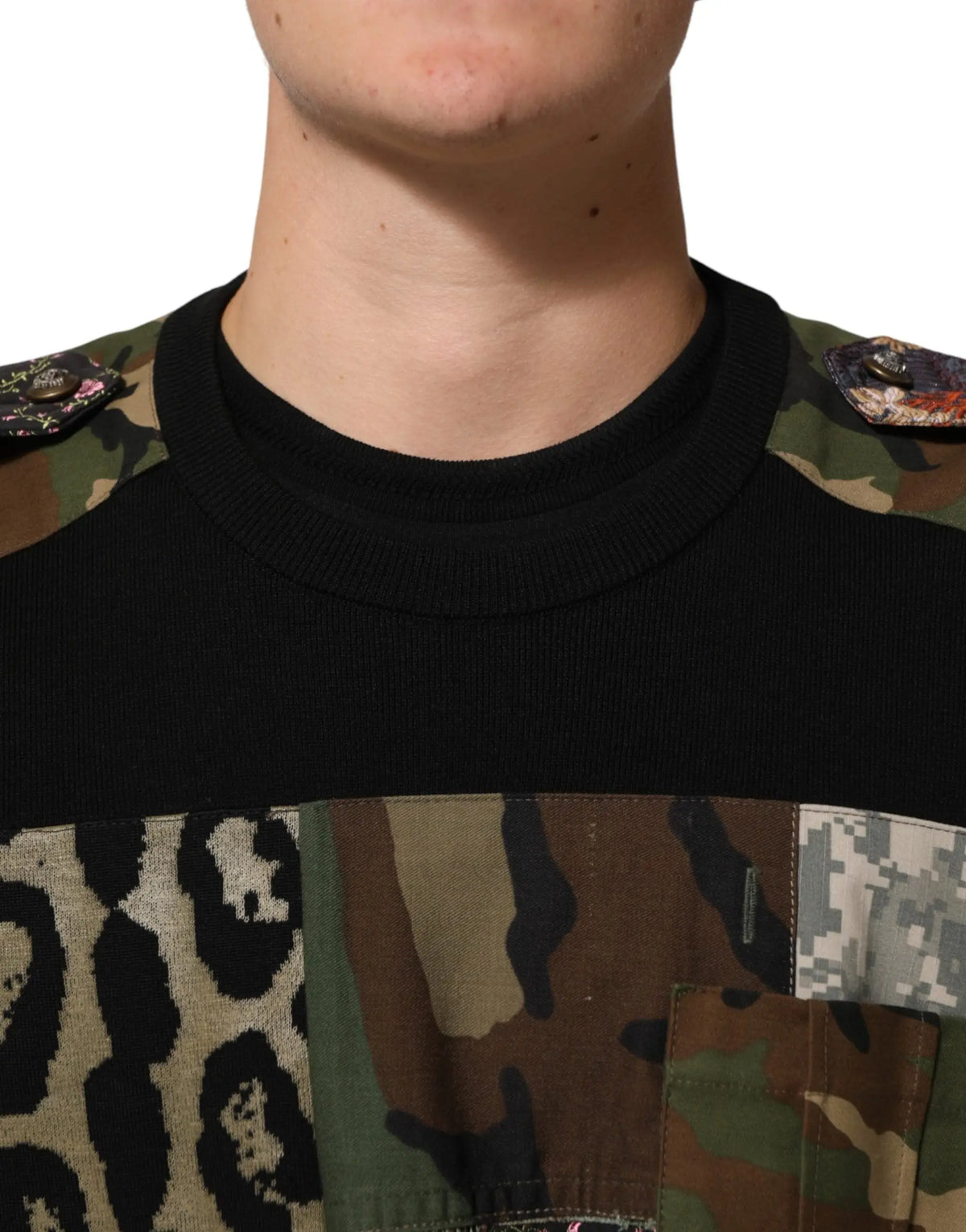 Pull noir en maille côtelée dolce & gabbana avec panneaux patchwork camouflage et imprimé léopard col rond