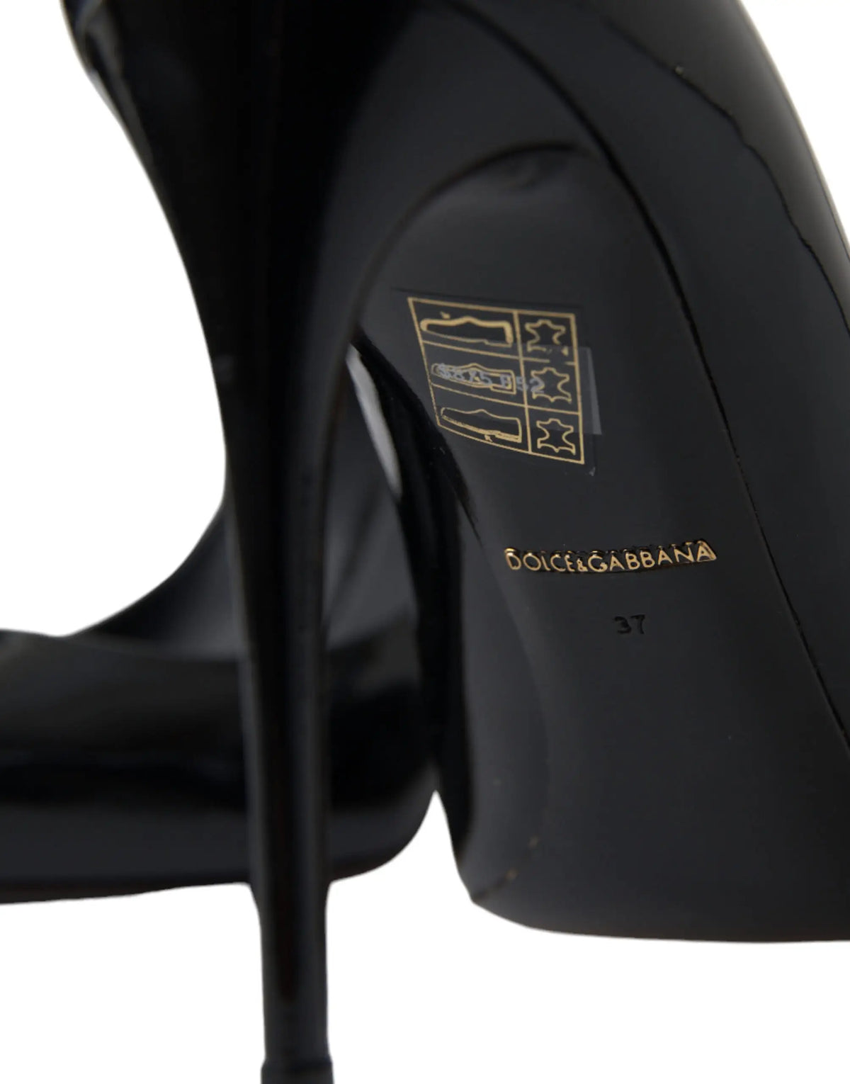 Escarpins dolce gabbana noirs en cuir verni avec talons hauts et logo doré sur la semelle intérieure