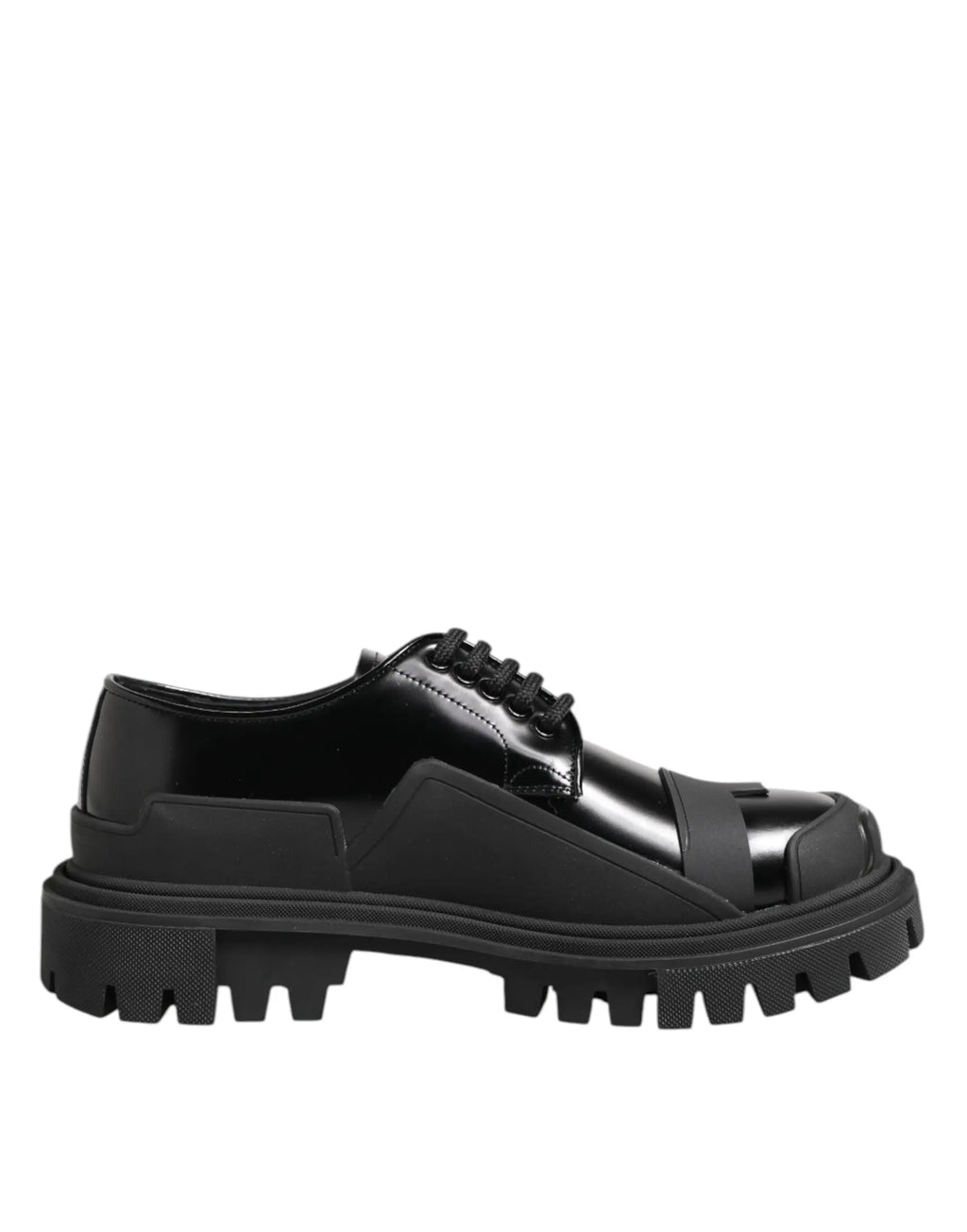 Dolce & gabbana derby trekking noir en cuir verni avec semelle épaisse en caoutchouc texturé et panneaux géométriques