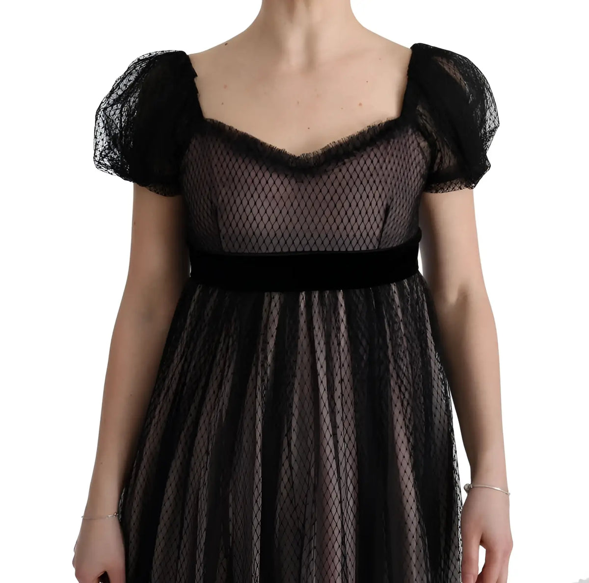 Robe noire dolce gabbana en soie et mesh avec manches bouffantes et taille en velours