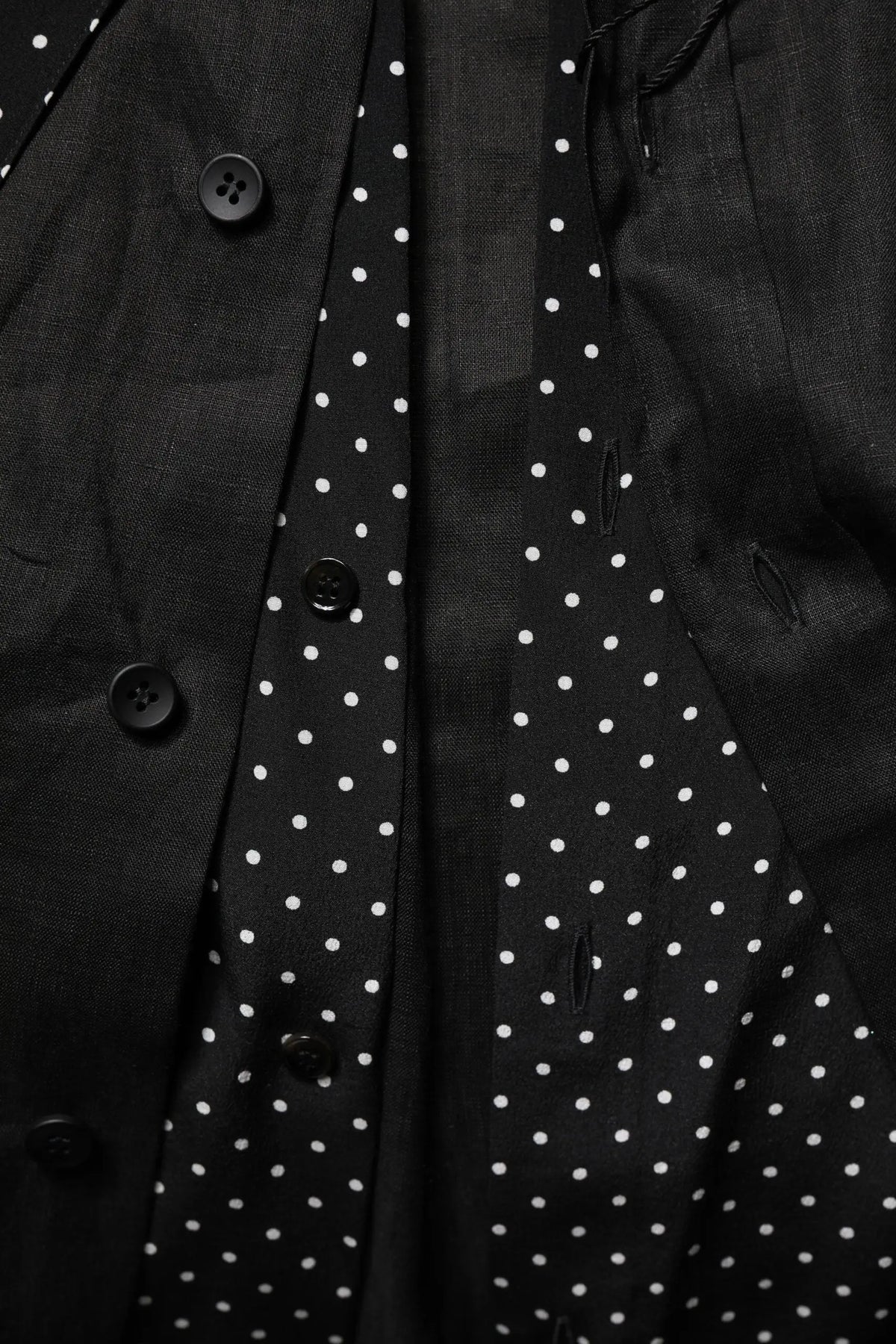 Chemise décontractée dolce & gabbana noire à pois blancs en tissu texturé avec col et lien noué