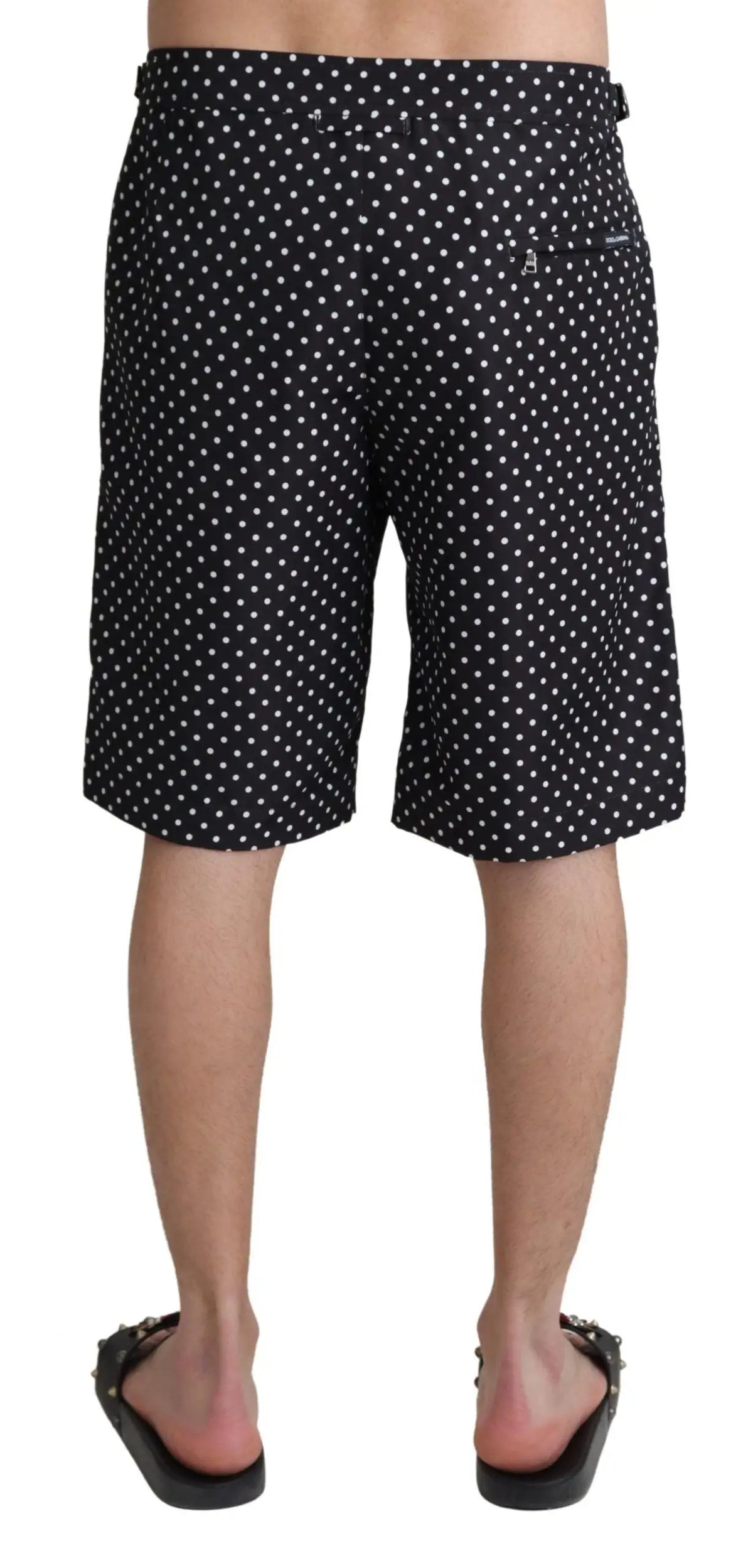 Shorts de plage dolce & gabbana noirs à pois blancs avec coupe décontractée vue de dos et logo discret