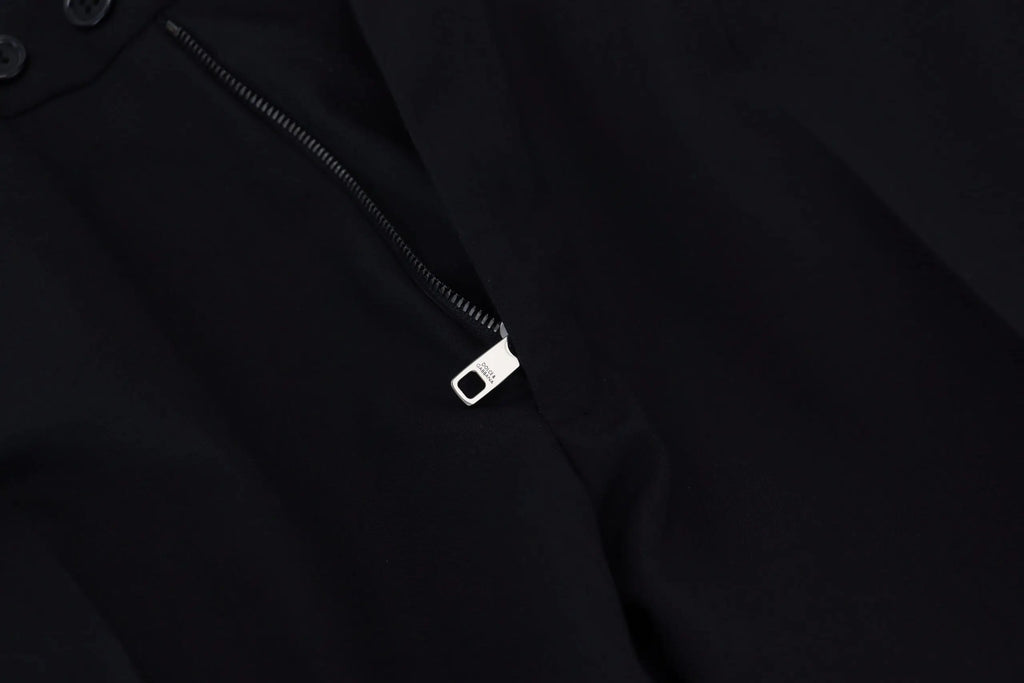 Fermeture éclair argentée sur une veste noire avec pantalon formel noir en polyester chino dolce & gabbana