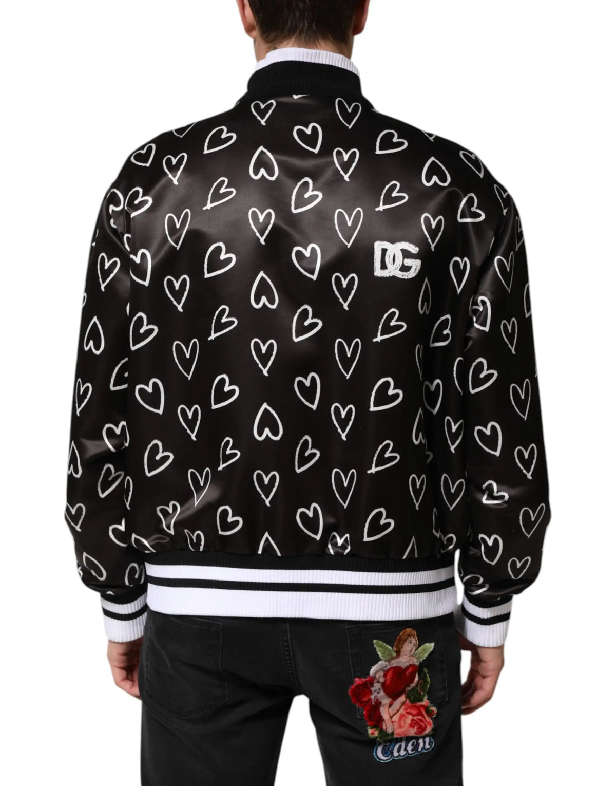 Veste bomber noire en satin dolce & gabbana avec motif cœur blanc répétitif logo dg au dos et ange brodé bas droit