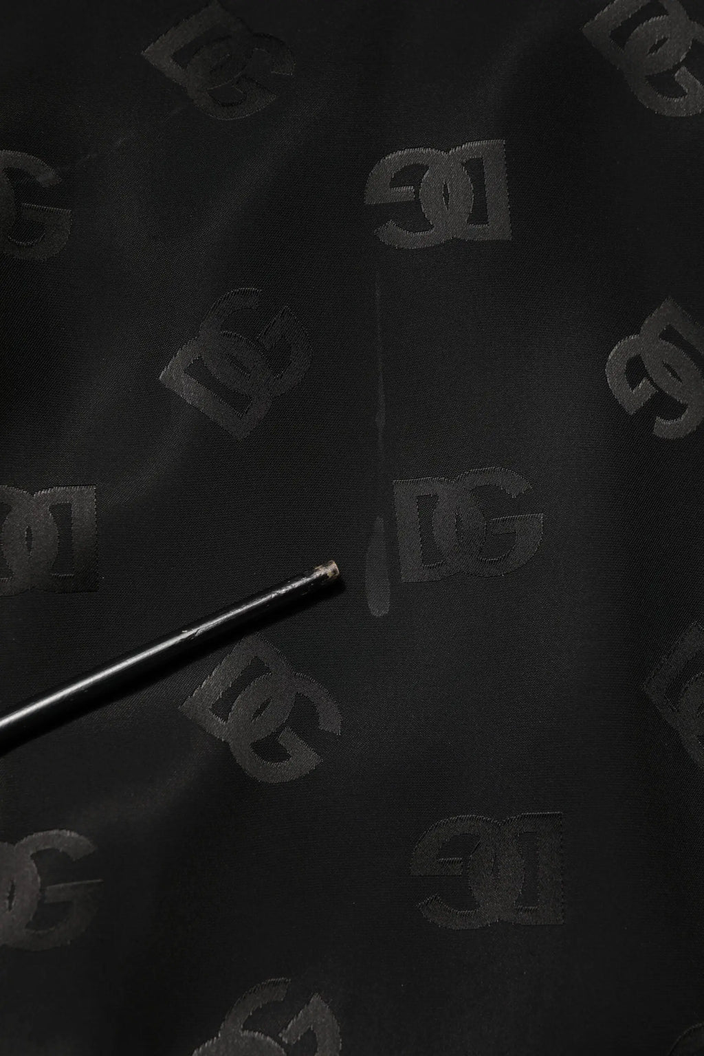 Tissu noir dc shoes avec motif logo répétitif sur manteau veste en polyester dolce gabbana monogramme