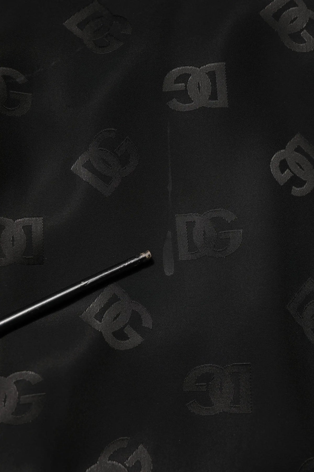 Tissu noir dc shoes avec motif logo répétitif sur manteau veste en polyester dolce gabbana monogramme