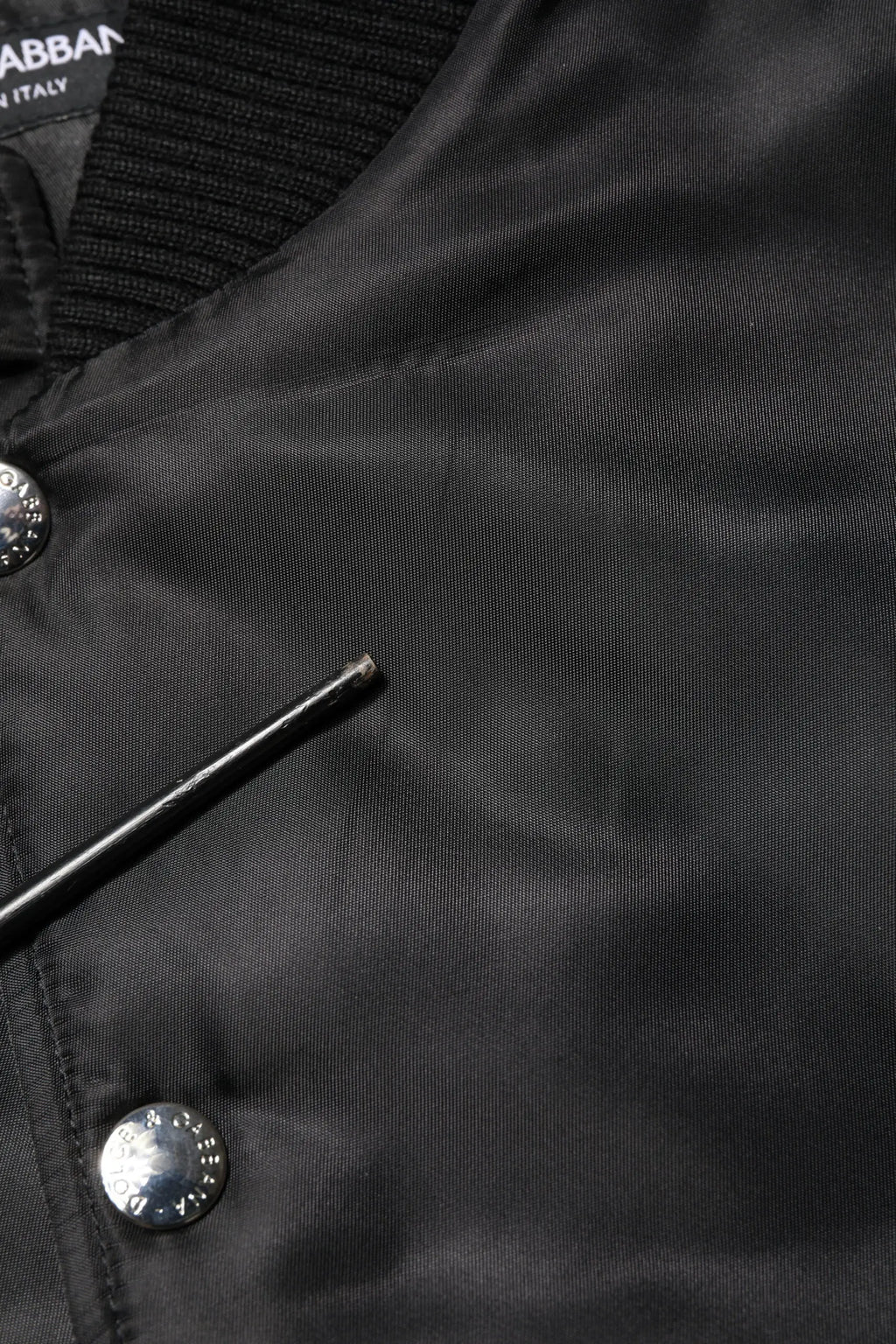 Dolce & gabbana bomber noir en polyester avec col côtelé et boutons argentés logo plaque