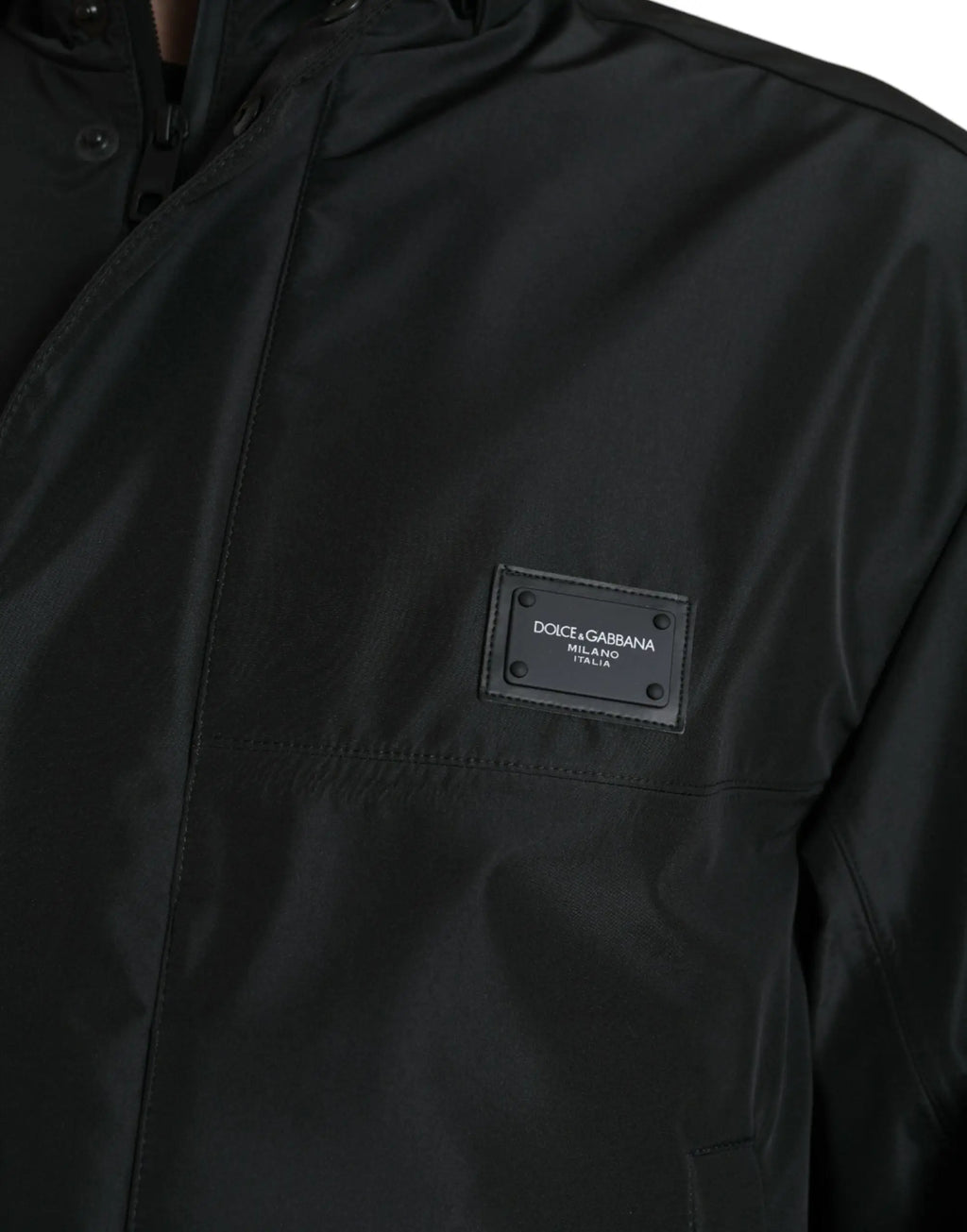 Veste à capuche dolce & gabbana noire en polyester avec tissu brillant et patch en cuir rectangulaire sur la poitrine