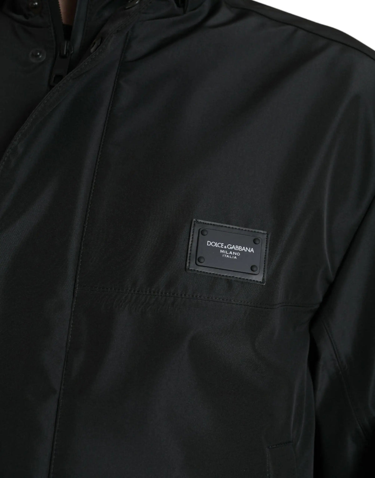 Veste à capuche dolce & gabbana noire en polyester avec tissu brillant et patch en cuir rectangulaire sur la poitrine