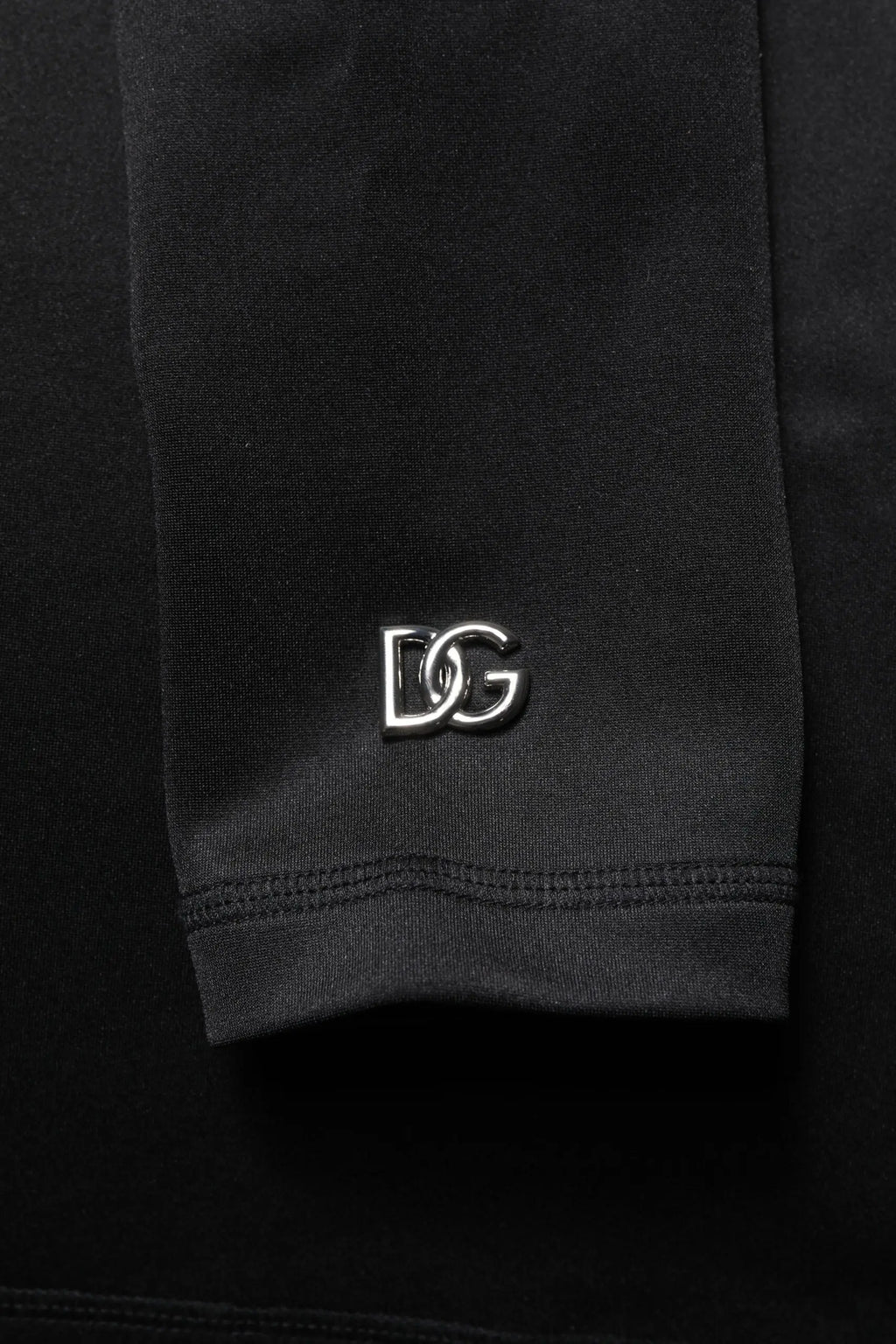 Patch logo dolce & gabbana noir sur manche en tissu polyester pull col roulé noir dolce & gabbana