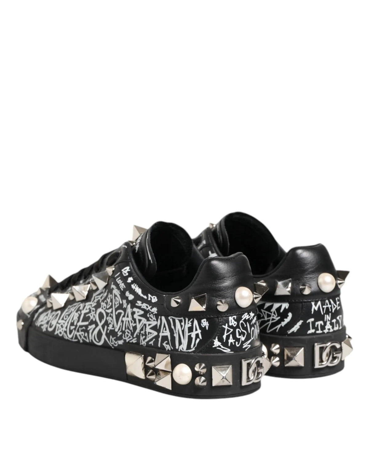 Baskets dolce gabbana portofino noires en cuir avec clous argentés et lettrage graffiti blanc