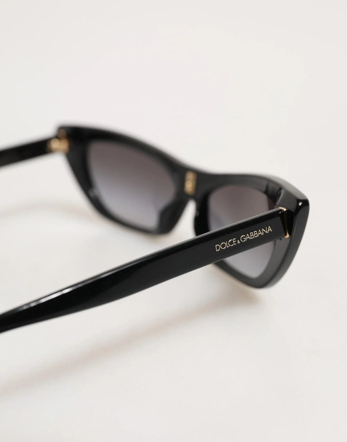 Lunettes de soleil dolce & gabbana re-edition dna noires avec monture œil de chat et verres dégradés gris